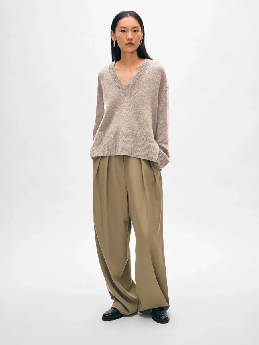 Outlet White + Warren cashmere side slit v neck SandWispHeather