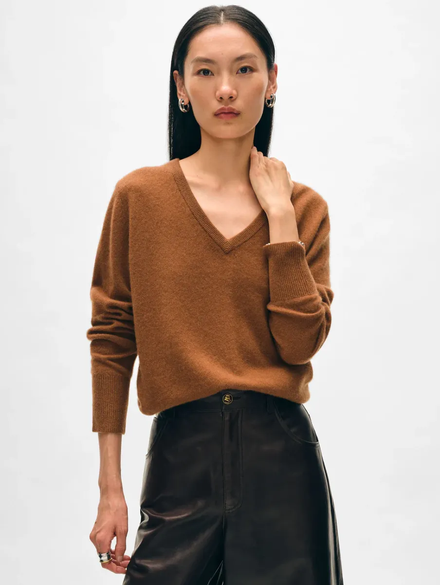 New White + Warren cashmere v neck CedarBrown