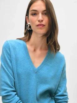 Hot White + Warren cashmere v neck MediterraneanHeather