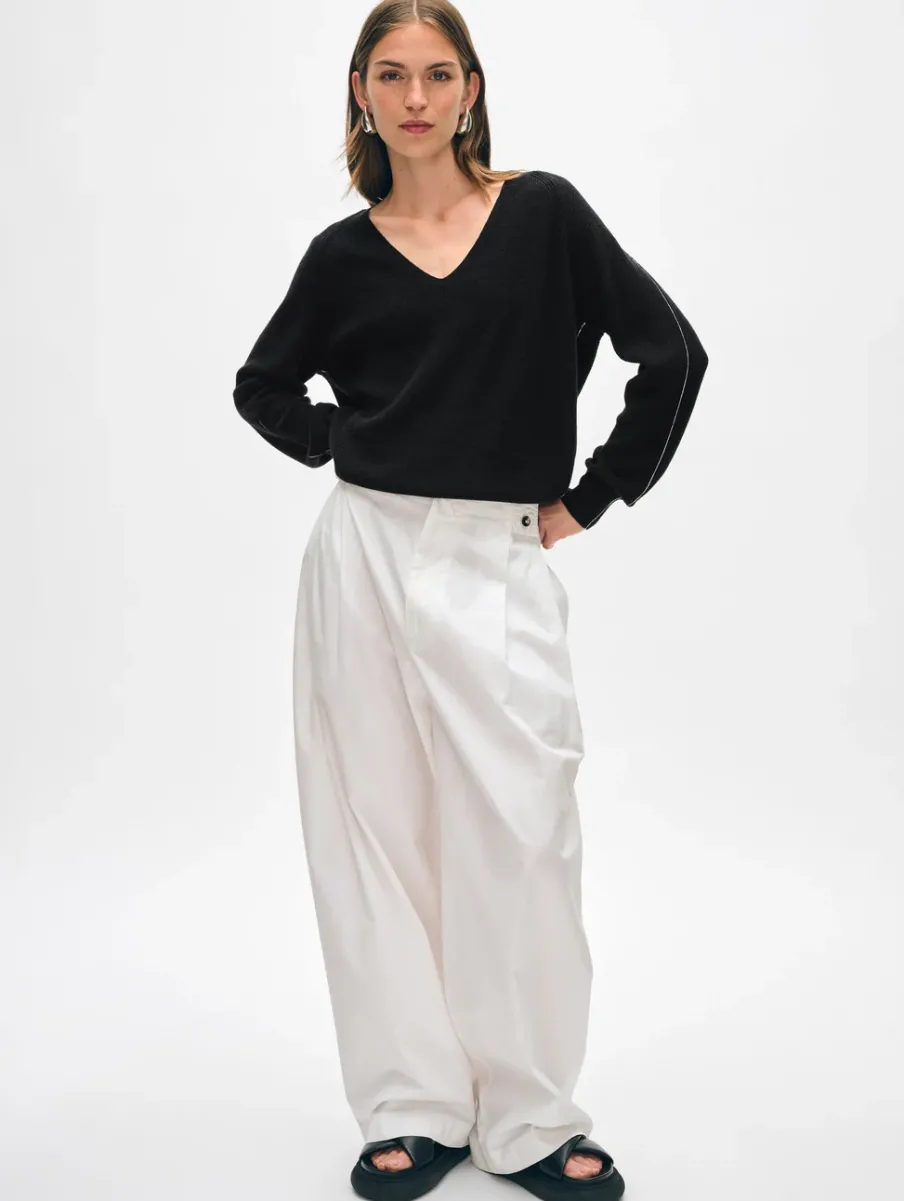 Online White + Warren cotton linen tipped v neck Black/White